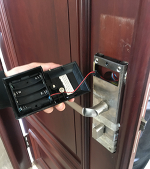 Dịch vụ sửa chữa khóa cửa vân tay, thẻ từ tại Unicorlock